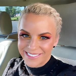 Meet your Posher, Liz